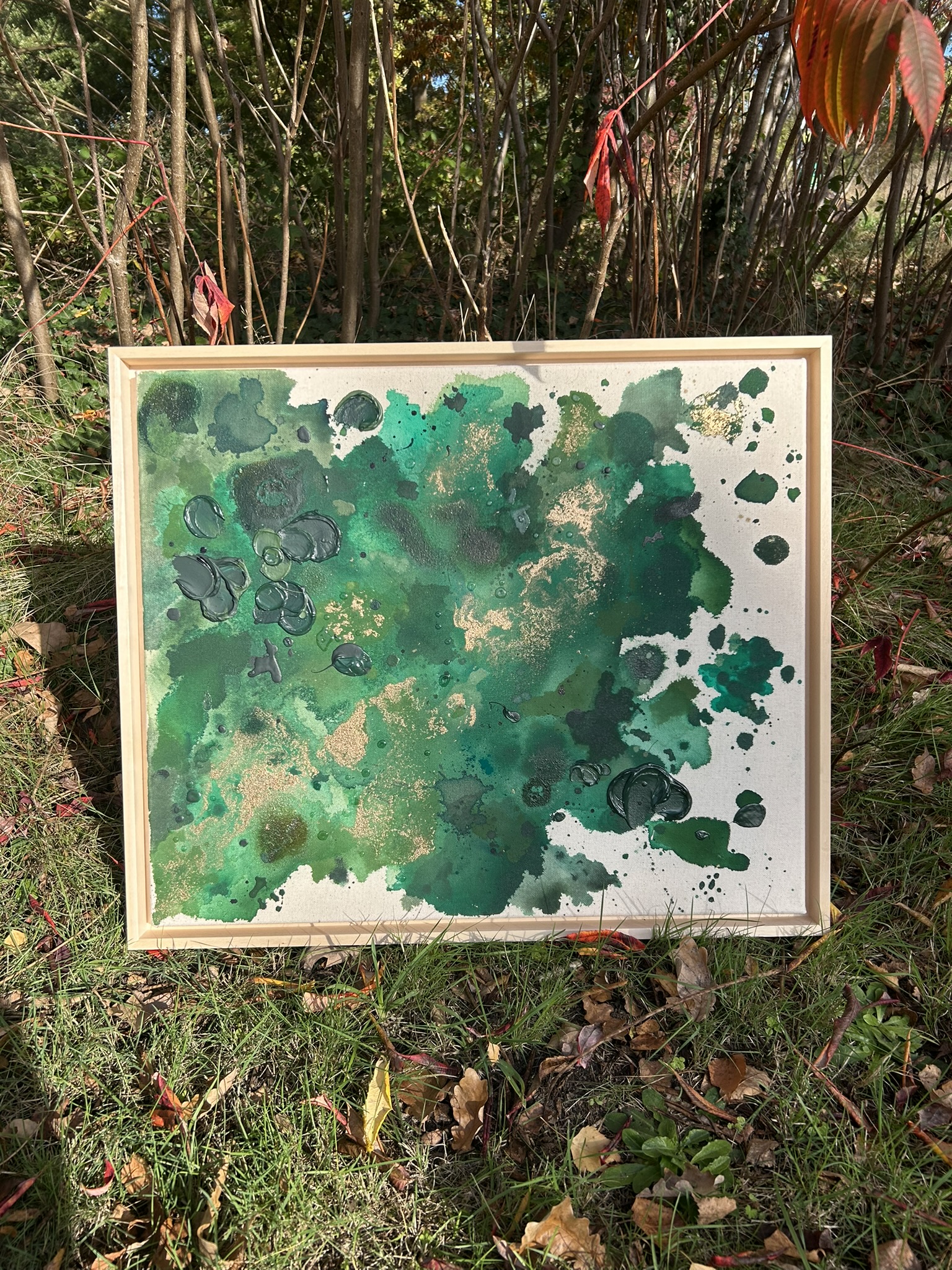 Waldspaziergang, 2025, Acryl und Gold auf roher Baumwollleinwand